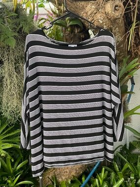 Manuheali’i Black White Top